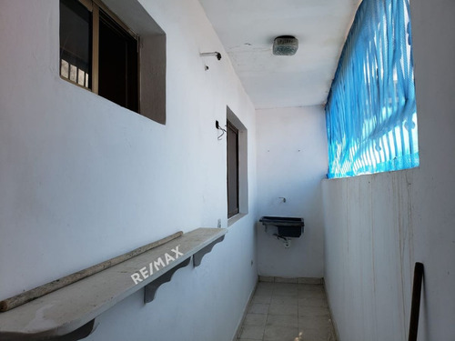 Local Con Apartamento En Calle Arismendi, Ciudad De Juan Griego, Isla De Margarita