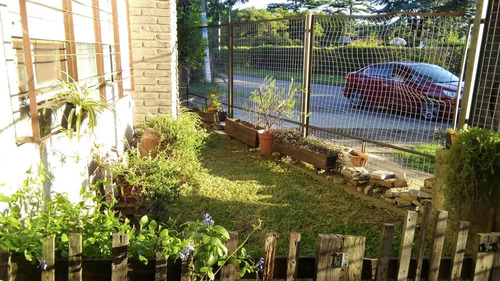 Imagen 2 de 10 de Casa Ph En Venta En Ituzaingó Con Dos Dormitorios