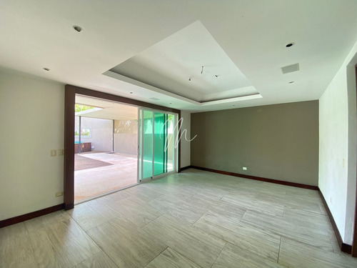 Imagen 12 de 30 de Casa En Venta En Cancun Residencial Villas Lagoon, El Table
