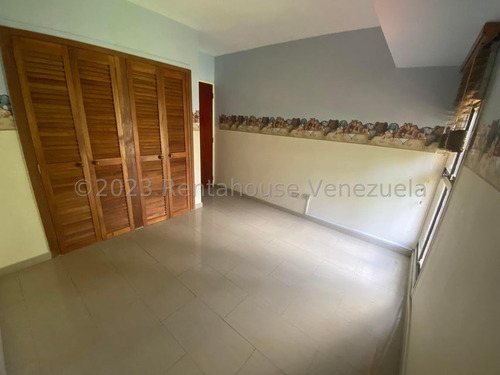 Excelente Apartamento En Alquiler En Lomas De Prados Del Este. #25-16800