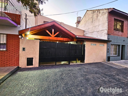 Venta Casa De 4 Ambientes, Con Garaje, Piscina Y Quincho Ap