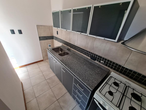 Entrada Independiente, Jardín En Esquina, Estar Comedor, Cocina, Dos Dormitorios, Equipado
