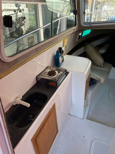 Day Cruiser Fisher Cabin Motor Suzuki 140 Hp.