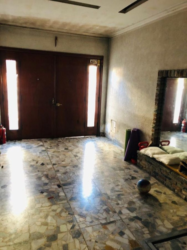 Imagen 2 de 20 de Casa En Venta De 4 Ambientes Con Cochera En Lanús Este