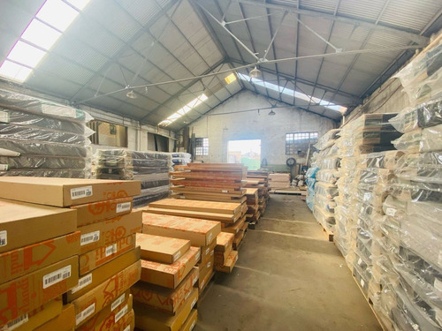 Importante Galpón En Venta Con Local Comercial