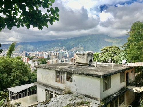 Casa Con Terreno En Venta En Colinas De Bello Monte