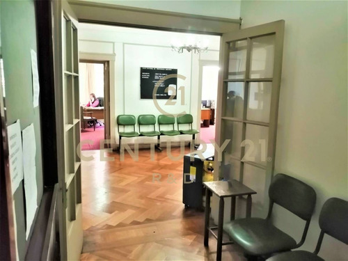 Imagen 2 de 15 de Venta De Oficina Con 254mts2 Y 1e, En Calle Dieciocho, Sa...