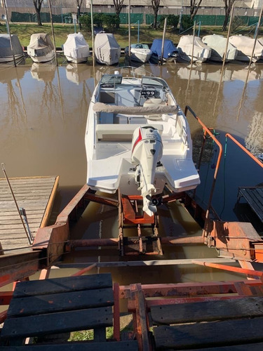 Quicksilver 2500 Lancha Cuddy