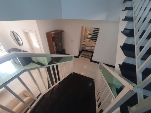 Sobrado 3 Suítes Mobiliado, Com Piscina, Sauna E Academia - Condomínio Fechado