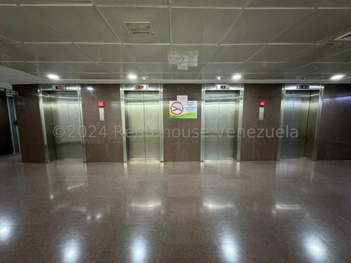 Oficina En Alquiler En Ccct En Chuao. Cecilia Gutierrez. 244-15915