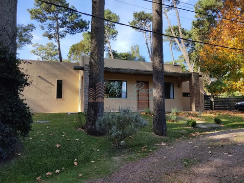 Imagen 2 de 10 de Casa En Parque Burnett Para La Venta.