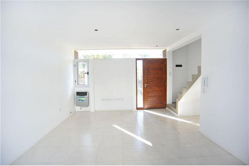 Imagen 11 de 30 de Dúplex Venta - 2 Dormitorios 2 Baños 2 Cocheras - 120 Mts2 Totales - City Bell