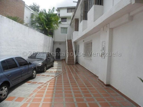 Imagen 12 de 30 de Mls #22-12709 Bella Quinta Con Amplios Espacios, En Calle Cerrada Con Vigilancia Las 24 Horas, Excelente Seguridad, 8 Puestos De Estacionamiento, Cerco Eléctrico, Amplio Deposito, Bello Jardín. Afm