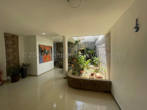 23-30160 Venta Hermosa Casa, Completamente Remodelada Y Decorada Con Muy Buen Gusto