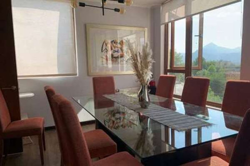 Espléndida Propiedad Con Amplio Jardín Privado.