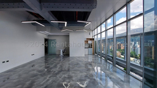 LG Alquila Oficina De Lujo Moderna Recién Remodelada A Estrenar En La Torre Cfm De La Urb. Las Mercedes