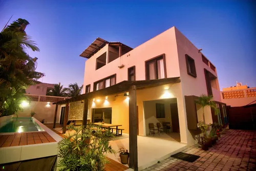 2 Casas Por El Precio De Una! Villa De 7 Recamaras Con 2 Albercas Lock-off Amueblada