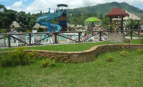 Imagen 3 de 14 de Acción En Club Turístico Lomas De Nirgua Yaracuy