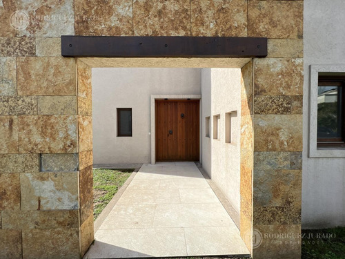 Imagen 23 de 30 de Casa De Espectacular Calidad De Construcción - 4 Dorms - San Matias (con Gas Natural)