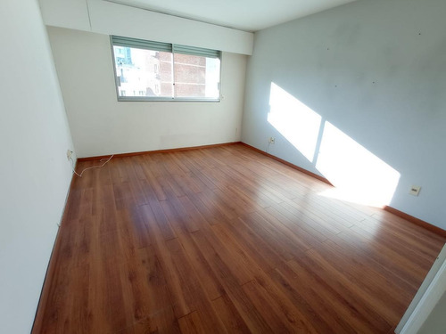 Imagen 9 de 14 de Apartamento -excelentes Vistas A La Rambla, 4 Dorm Serv, Piscina, Barbacoa.