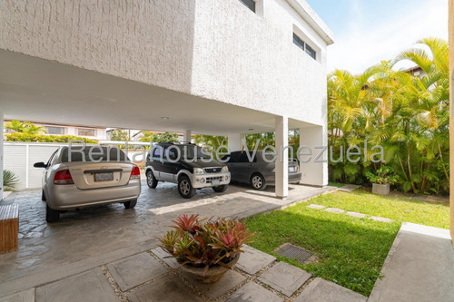 Hermosa Casa En Alquiler, Urb. Lomas De La Lagunita.