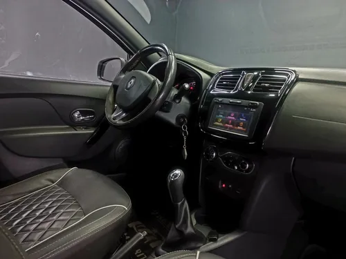 Renault Logan 1.6 Exclusive