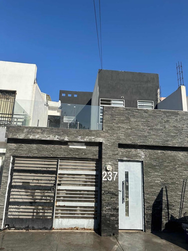2 Recámaras Y Media, 2 Baños