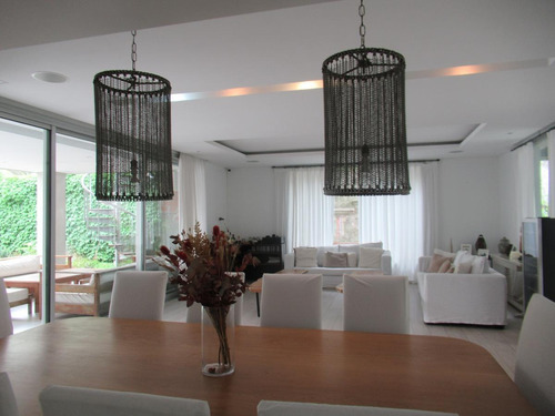 Imagen 8 de 30 de Moderna Casa En Venta 4 Dormitorios. Las Lomas-jockey. San Isdro