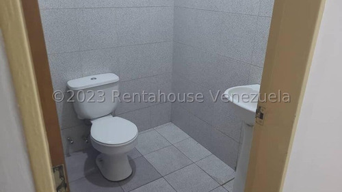Estupendo Local Comercial, Que También Puede Ser De Uso Residencial-catia-mls #24-18526