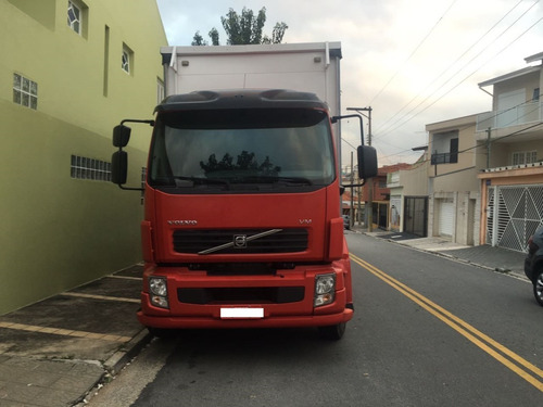 Imagem 10 de 14 de Volvo Vm 260 6x2 2011/2011 Baú Sider