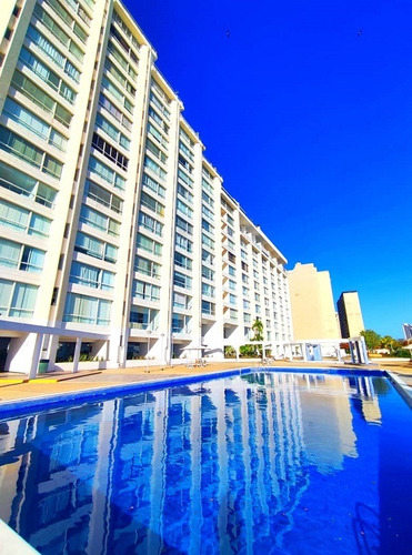 Apartamento Con Áreas Sociales En Excelentes Condiciones, Porlamar, Isla De Margarita, Nueva Esparta - Cod. 0676