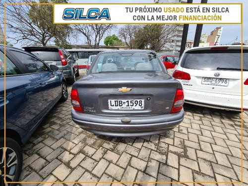 Chevrolet Corsa Super 1.4 2010 Gris Oscuro 4 Puertas