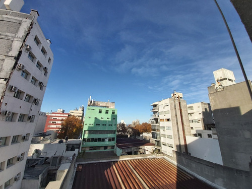 Imagen 18 de 18 de Muy Acogedor Apartamento Al Frente En Piso Alto. Con Balcón En Doble Orientación Este Y Sur Oeste
