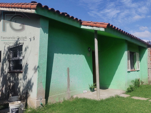 Venta Ezeiza Casa Con 2 Dormitorios Y Parque! Oportunidad!