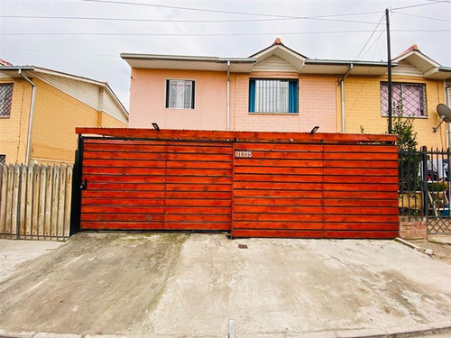 Casa En Venta De 4 Dorm. En Puente Alto