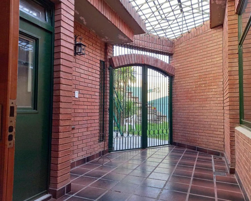 Casa En Venta Bº Maipu 1º Sección. 3 Dormitorios-3baños. Con Escritura. 330 M2