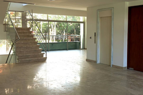 Lujoso Apto Triplex En La Castellana Con Sofisticada Tecnologia Y Un Paisajismo De Ensueño
