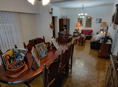 Imagen 5 de 19 de Impecable Casa En Esquina, Amplia Y Luminosa
