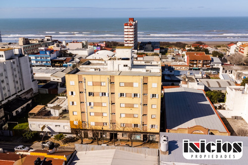 Departamento Mar De Ajó: Lebensohn 256 Piso 1º Entre Espora Y Azopardo - C496
