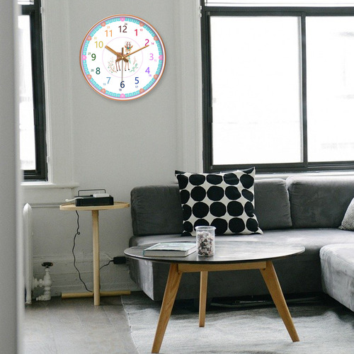 Reloj De Enseñanza Moderno Que Dice El Forma De Ciervo