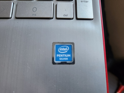 Hp Notebook 15.6'' Rojo, Impecable, 4gb 128 Ssd W11 (Usado)