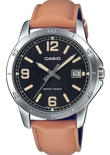 Reloj Casio MTP-V004L de cuerpo color plata, analógico, para hombre, fondo negro, con correa de cuero color marrón.