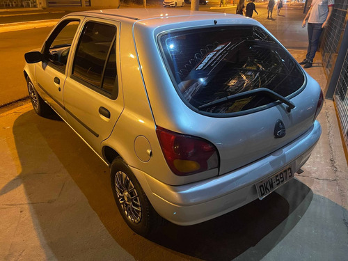 Imagem 3 de 6 de Ford Fiesta 1.0 Mpi Street 8v Gasolina 4p Manual