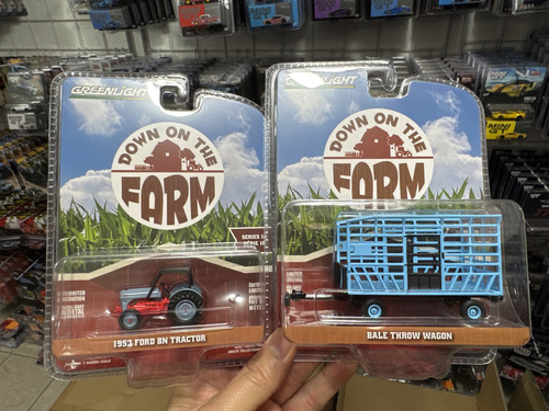 Greenlight 1952 Ford 8n Tractor Con Bale Throw Wagon 2 Pzas Color Azul