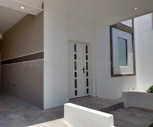 Lujoso Townhouse En Venta Ubicado En La Morita Urb Villas Ingenio I Db 24-28766
