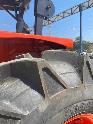 Tractor Kubota M9000 2007 90hp