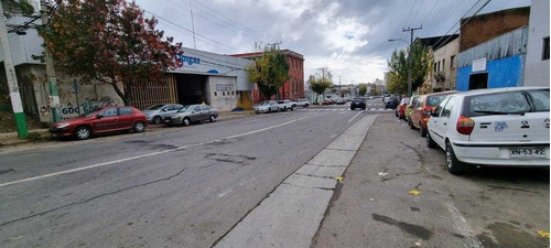 Avenida Francia, A Pasos De Colón 