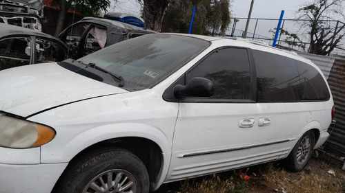 Chrysler   Town & Country   2004   En Desarme