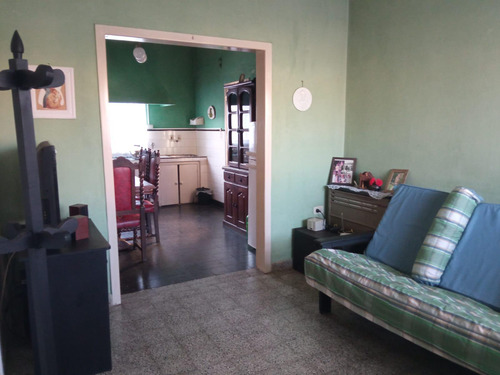 Casa En Venta - 2 Dormitorios 1 Baño - Cochera - 600mts2 - Chillar, Azul