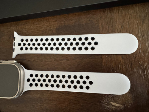 Apple Watch Ultra 2 + 2 Correas Blanco Oceanic Azul Titanio (Usado)